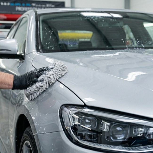 Príprava vozidla na profesionálny polep fóliou